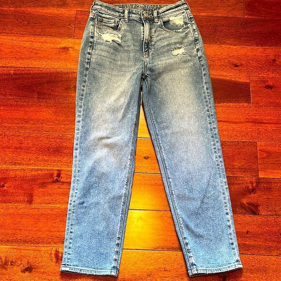 American Eagle Outfitters Mom Straight  Jean Size 4 - Picture 1 of 9
